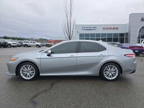 Used 2020 Toyota Camry XLE w/ Sunroof Package image 2