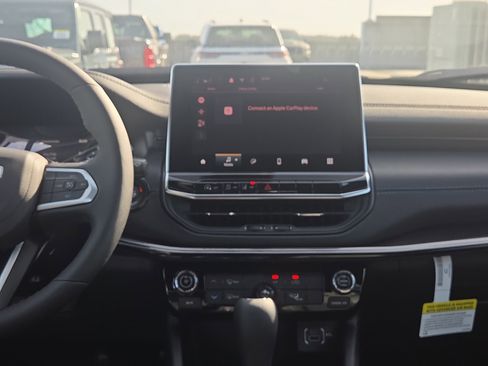 New 2026 Jeep Compass Latitude image 18