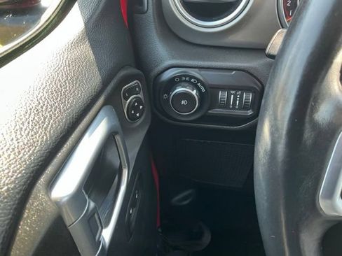 Used 2018 Jeep Wrangler Unlimited Sahara w/ Uconnect 4C Nav & Sound Group AWD/4WD image 25