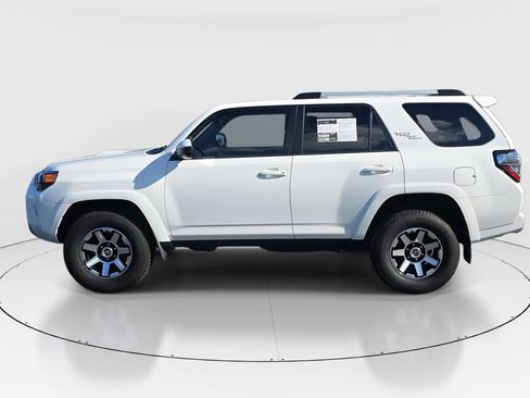 Used 2018 Toyota 4Runner TRD Off-Road image 9