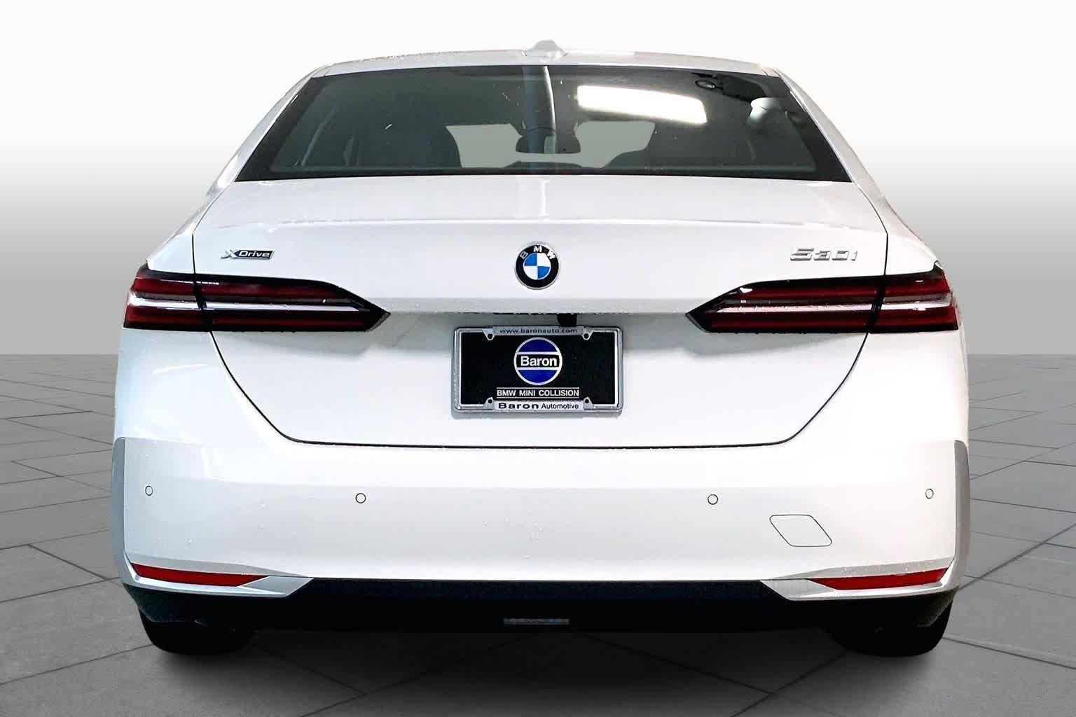 Used 2026 BMW 530i xDrive w/ Premium Package AWD/4WD image 4