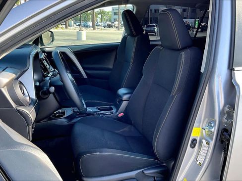 Used 2017 Toyota RAV4 XLE w/ Carpet Mat Package image 7