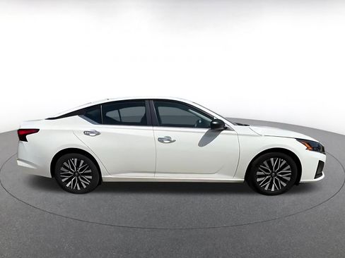 Used 2025 Nissan Altima 2.5 SV image 16