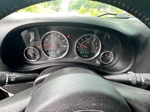 Used 2011 Jeep Wrangler Sahara w/ Dual Top Group AWD/4WD image 13