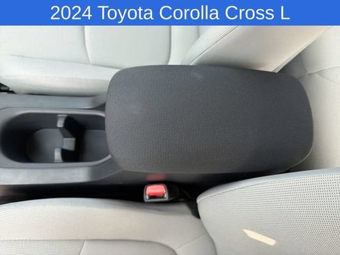 Used 2024 Toyota Corolla Cross L AWD/4WD image 25