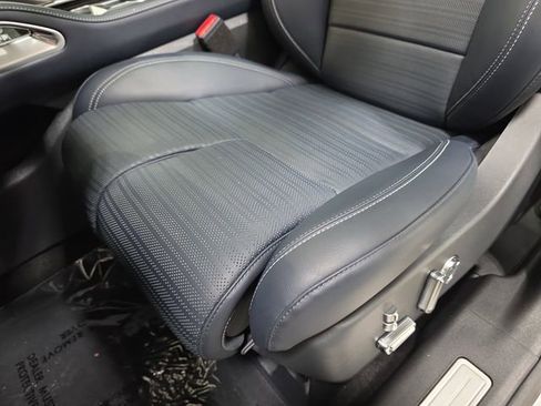 Used 2025 Lincoln Nautilus Reserve AWD/4WD image 25