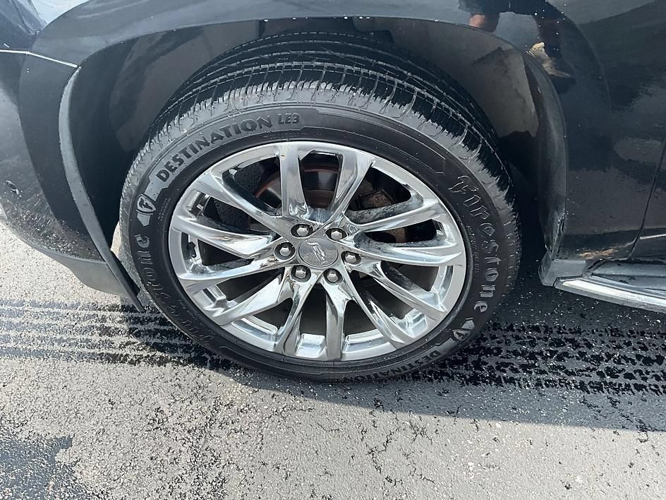 Used 2017 Cadillac Escalade Luxury AWD/4WD image 11