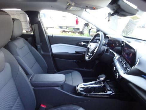 New 2026 Chevrolet Trax LT w/ Sunroof Package FWD image 15