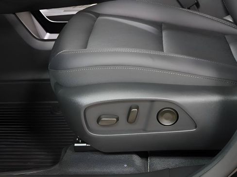 New 2026 Chevrolet Equinox LT w/ Convenience Package II FWD image 19
