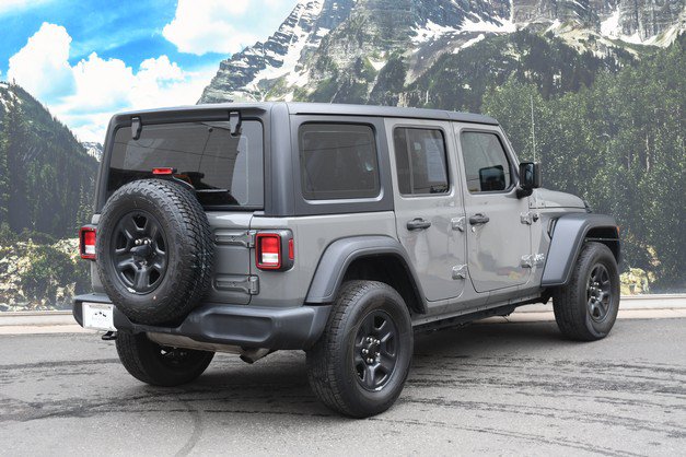 Used 2018 Jeep Wrangler Unlimited Sport AWD/4WD image 3