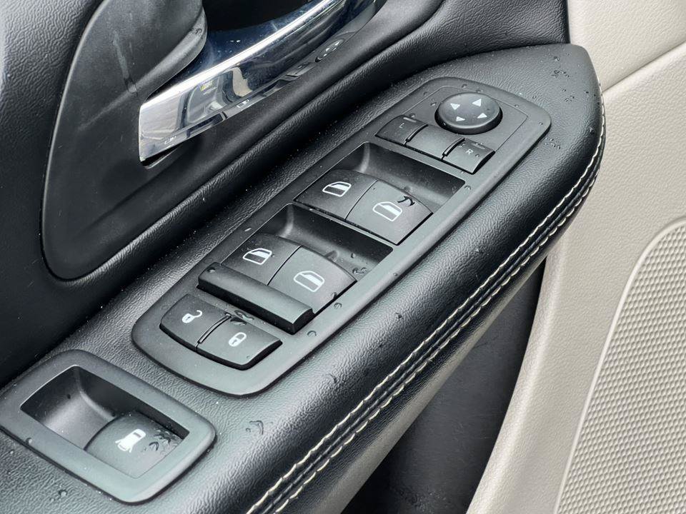 Used 2019 Dodge Grand Caravan SXT FWD image 16