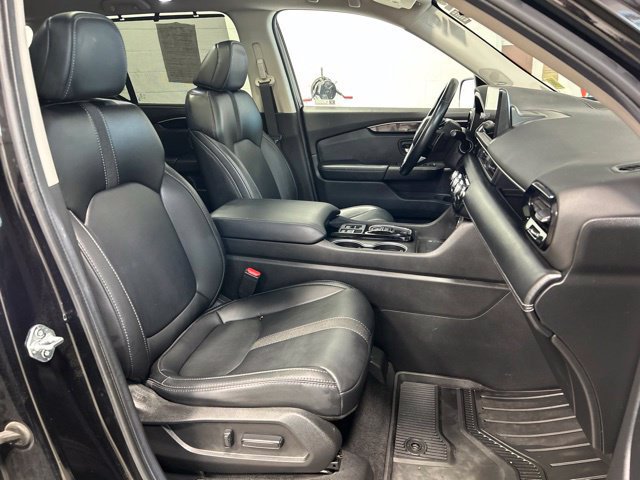 Certified 2025 Honda Pilot Touring image 14