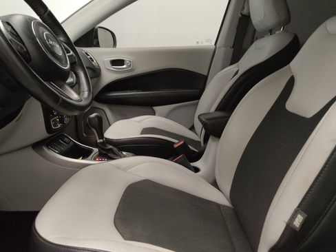Used 2017 Jeep Compass Latitude w/ Popular Equipment Group FWD image 17