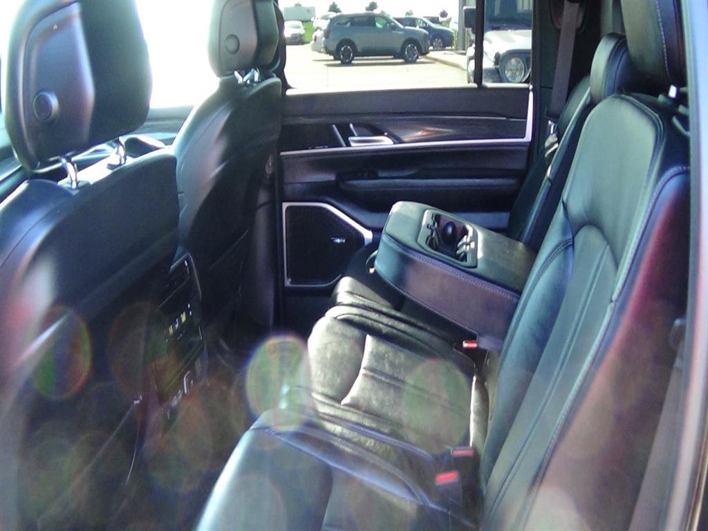 Certified 2022 Jeep Wagoneer Series II AWD/4WD image 13