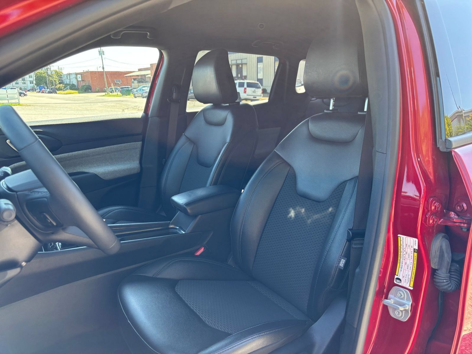 Used 2025 Jeep Compass Latitude AWD/4WD image 36