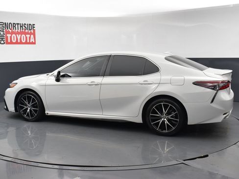 Used 2024 Toyota Camry SE FWD image 2