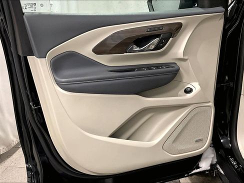 Used 2024 GMC Terrain Denali w/ Denali Premium Package image 9