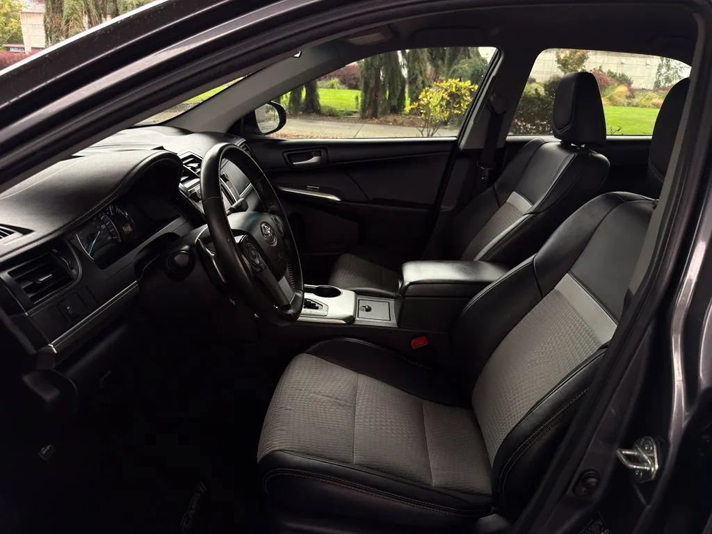 Used 2012 Toyota Camry SE FWD image 18