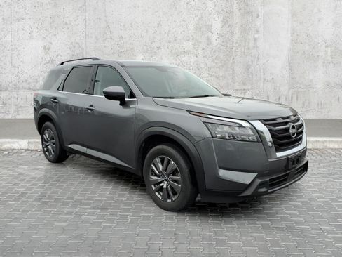 Used 2025 Nissan Pathfinder SV AWD/4WD image 2