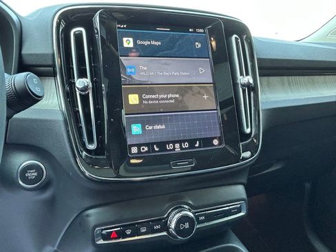 Used 2023 Volvo XC40 B5 Plus image 25