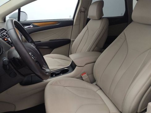 Used 2018 Lincoln MKC Select w/ Select Plus Package FWD image 17