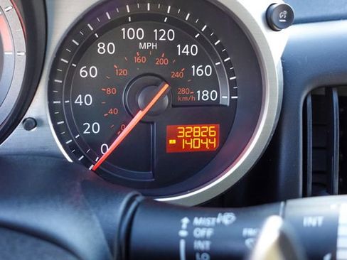 Used 2015 Nissan 370Z Touring image 18