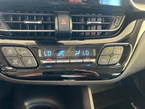 Used 2020 Toyota C-HR LE FWD image 53