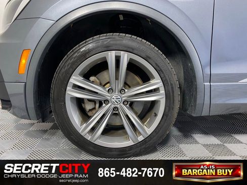 Used 2018 Volkswagen Tiguan SEL w/ R-Line Package AWD/4WD image 9