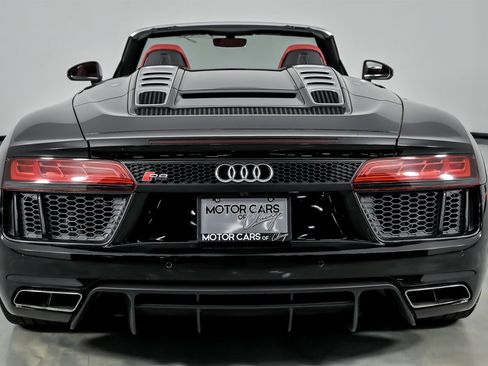 Used 2017 Audi R8 V10 w/ Ceramic Brake Package image 11