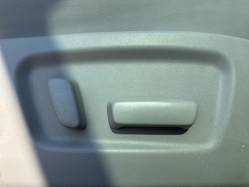 Used 2015 Toyota Highlander Limited image 33