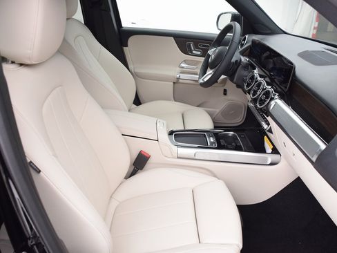 New 2025 Mercedes-Benz GLB 250 image 15