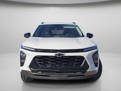 Used 2024 Chevrolet Trax ACTIV w/ Sunroof Package image 3