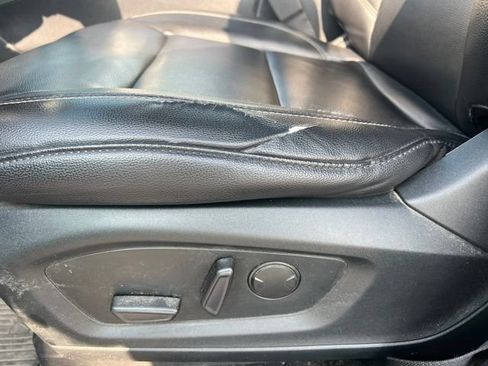 Used 2020 Ford Explorer XLT w/ Equipment Group 202A AWD/4WD image 23