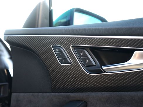 Used 2022 Audi RS Q8 w/ Black Optic Package image 40