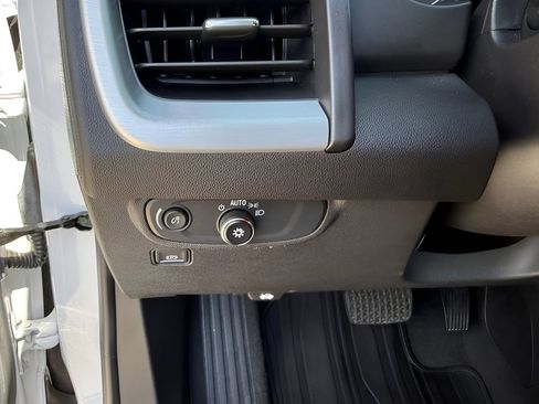 Used 2024 GMC Terrain SLE w/ Elevation Edition FWD image 18
