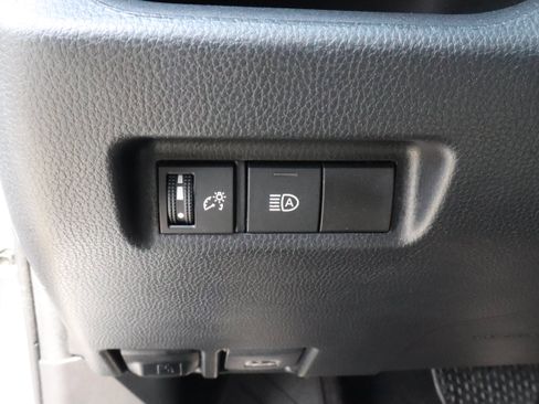 Used 2024 Toyota RAV4 XLE FWD image 15
