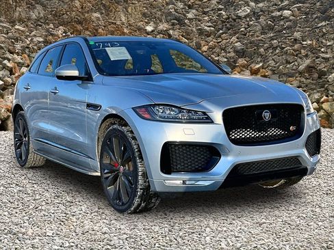 Used 2019 Jaguar F-PACE S image 10