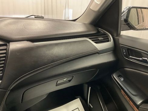 Used 2019 Chevrolet Suburban Premier image 24