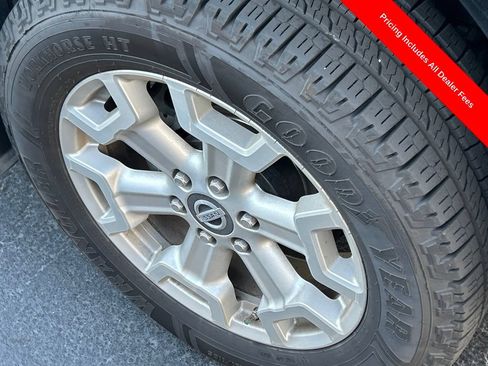 Used 2021 Nissan Titan SV w/ SV Convenience Package AWD/4WD image 2