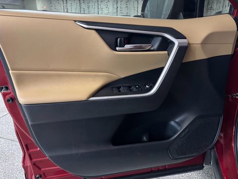 Used 2019 Toyota RAV4 XLE image 15