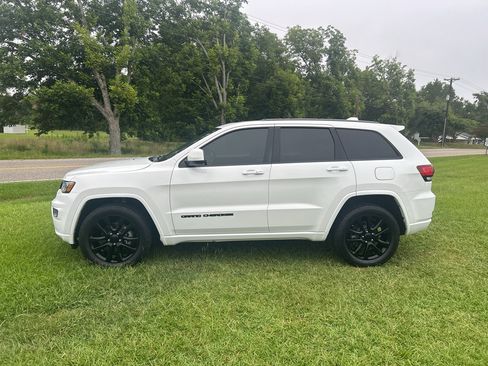 Used 2019 Jeep Grand Cherokee Altitude AWD/4WD image 8