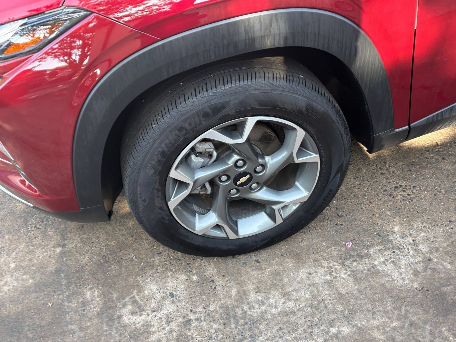 Used 2025 Chevrolet Trax LT FWD image 24