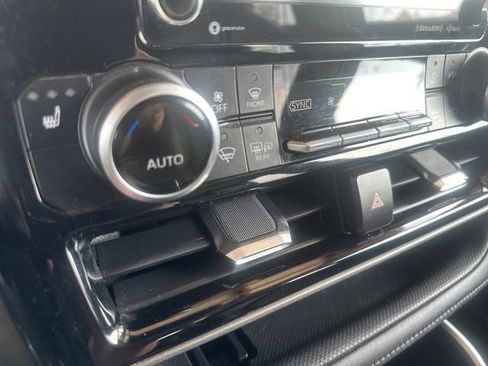 Used 2020 Toyota Highlander XLE AWD/4WD image 27