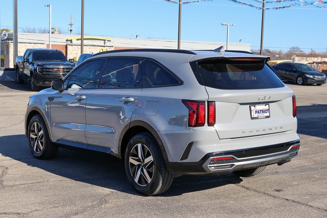 Used 2022 Kia Sorento EX w/ Panoramic Sunroof Package FWD image 5