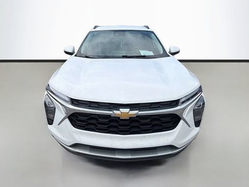 Used 2025 Chevrolet Trax LT w/ Driver Confidence Package FWD image 2