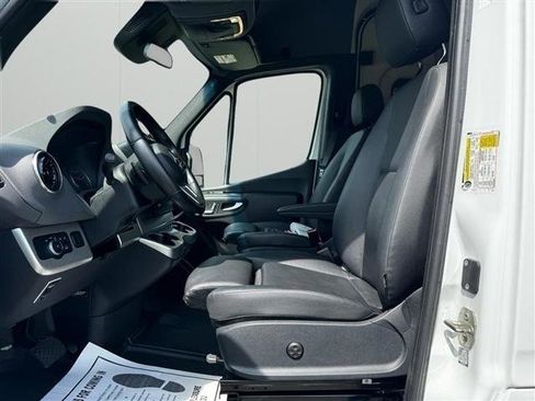 Used 2020 Mercedes-Benz Sprinter 2500 image 11