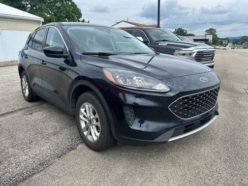 Used 2021 Ford Escape SE image 3