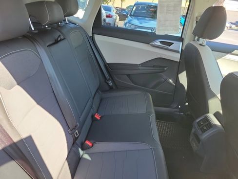 Certified 2025 Volkswagen Taos SE image 10
