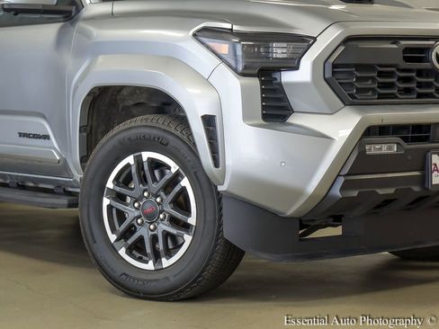 Used 2024 Toyota Tacoma TRD Sport w/ TRD Sport Premium Package AWD/4WD image 4