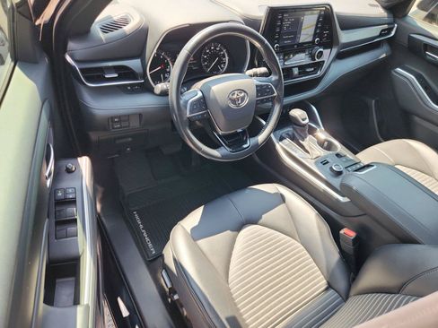 Used 2021 Toyota Highlander XSE AWD/4WD image 17